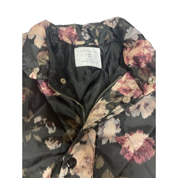 Urban Outfitters Women's Black Floral Quilted Pockets Size Medium Zip Closure - Picture 6 of 10